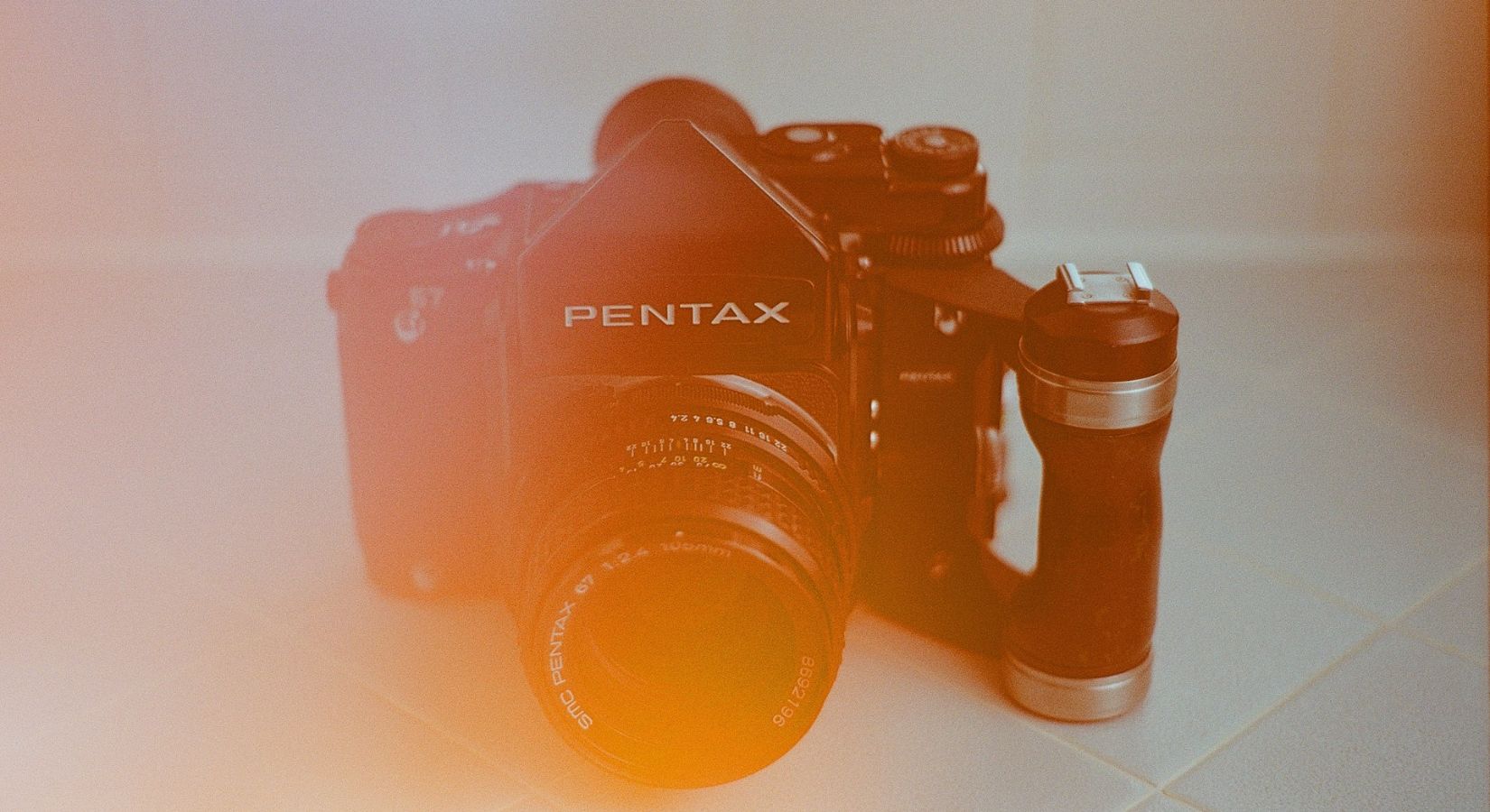 フィルムカメラの光漏れ(ライトリーク)とは?故障でもありアートにもなり得る唯一無二の表現