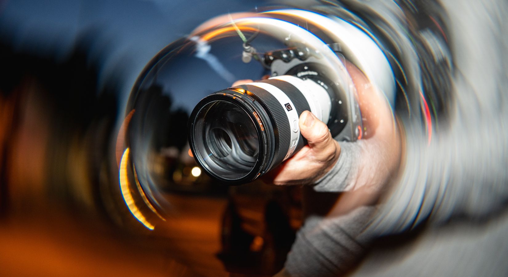 中心を鮮明に保ちながらフレームの外側を劇的に歪ませる「ワープ効果」を実現する「Warpフィルター」が登場