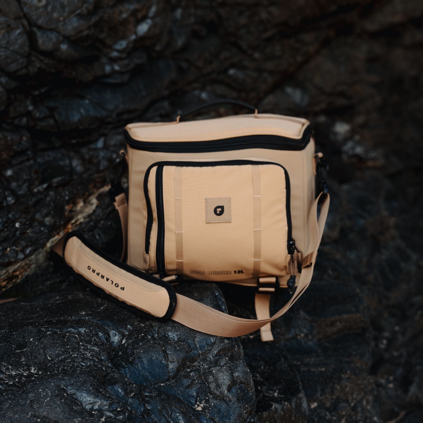 PolarPro RoadRunner 12L ショルダーバッグ - Desert