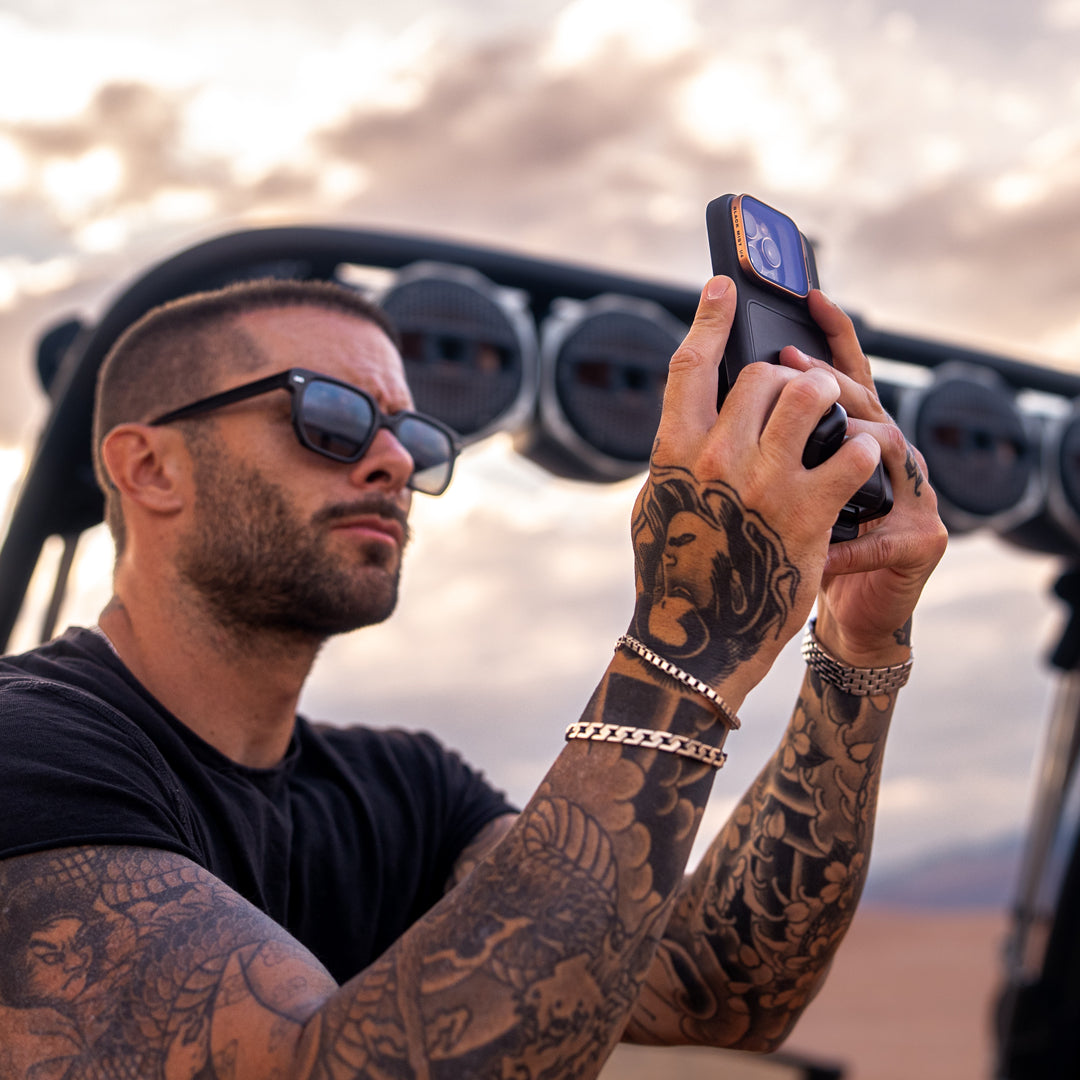 iPhone 17 Promax用 PolarPro LiteChaser 写真家向け「LiteChaser」ケースにiPhone 17 Pro/Pro Max用 - デジカメ