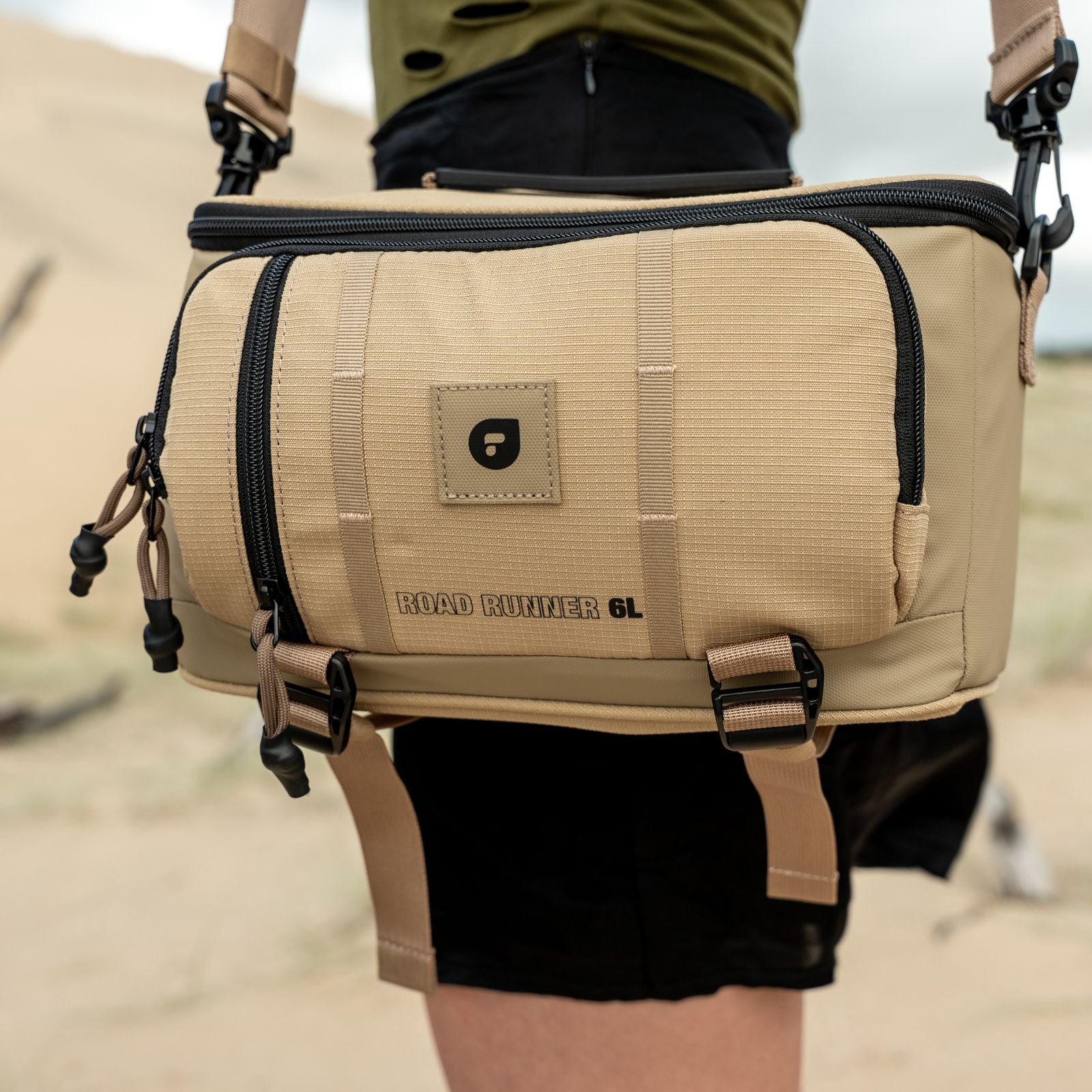 PolarPro RoadRunner 6L ショルダーバッグ - Desert