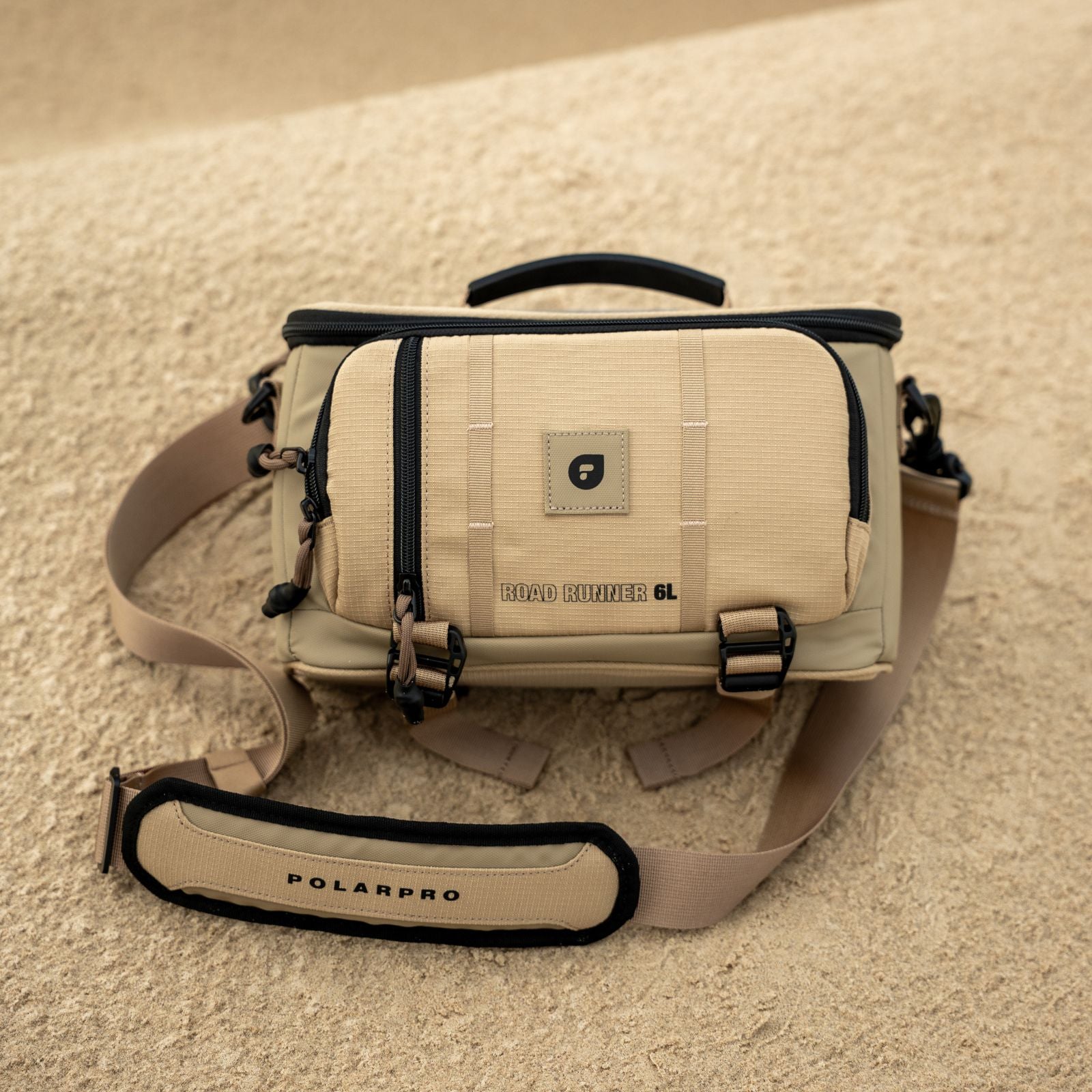 PolarPro RoadRunner 6L ショルダーバッグ - Desert