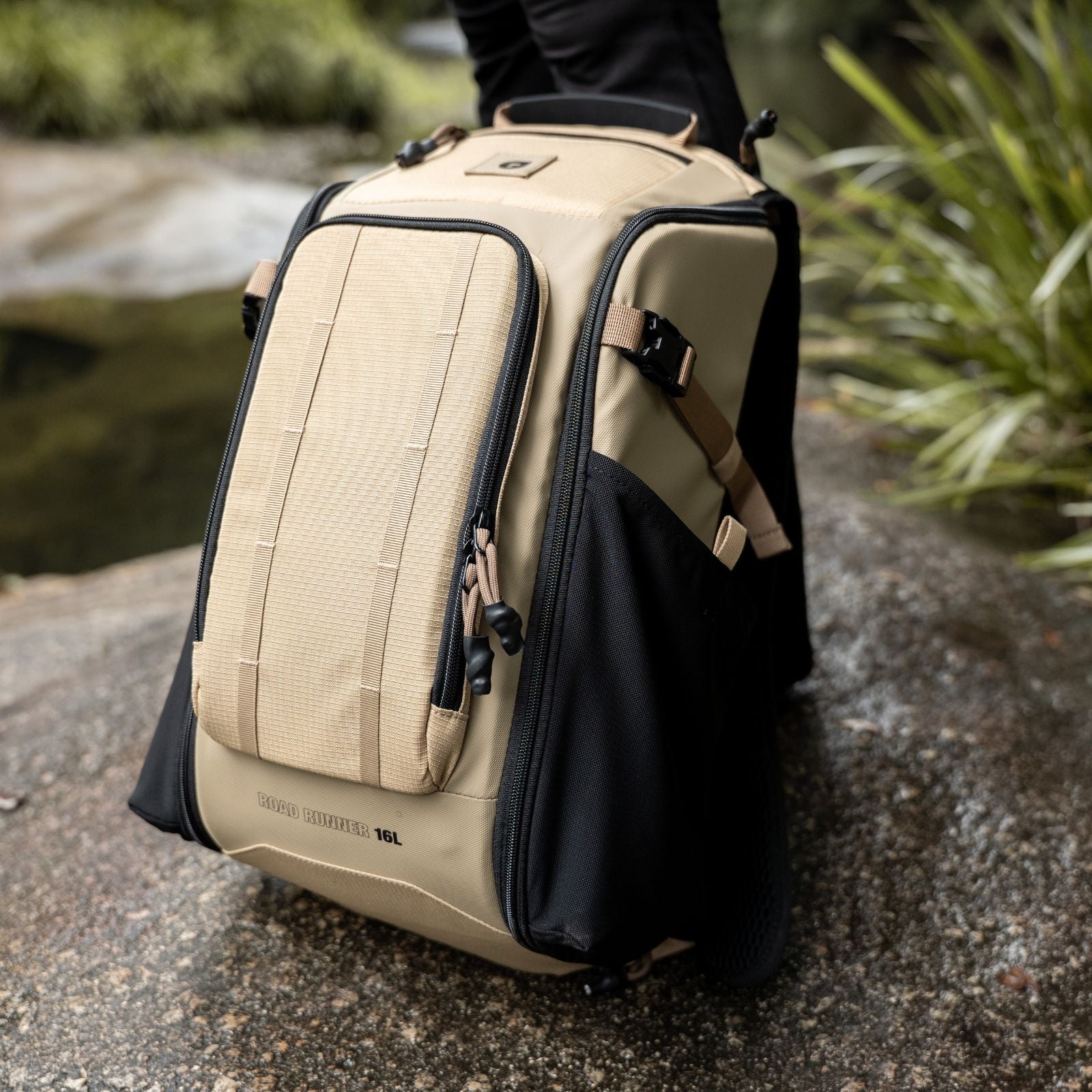 PolarPro RoadRunner 16L バックパック - Desert